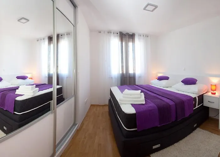 Diamond بودْسْتغانا